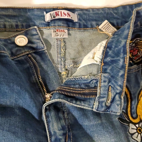 Shorts Embroidered Tiger Cat Flowers Jean Denim Shorts Raw Hem Cut Off 1st Kiss - Picture 4 of 6